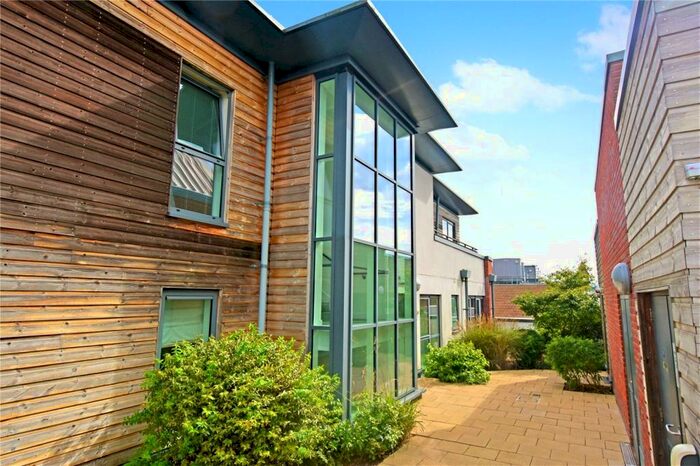 1 Bedroom Apartment For Sale In Park Way, Newbury, Berkshire, RG14