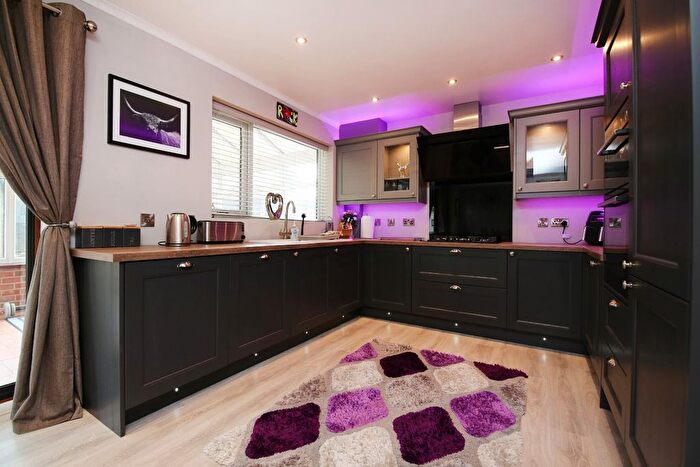 5 Bedroom Detached House For Sale In Sandpiper Drive, Uttoxeter, ST14