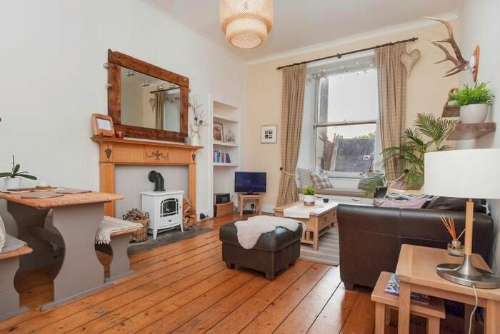 1 Bedroom Flat To Rent In Deanhaugh Street, Edinburgh, EH4