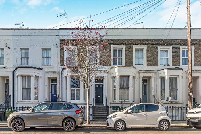 2 Bedroom Maisonette For Sale In Berriman Road, Islington, London, N7