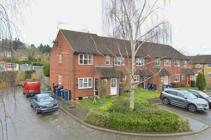 1 Bedroom Apartment To Rent In Elizabeth Road, Farncombe, GU7