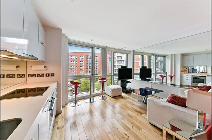 Flat To Rent In Ontario Tower, Fairmont Avenue, E14