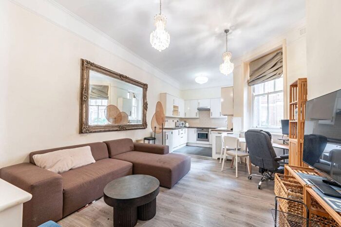 2 Bedroom Flat For Sale In Hammersmith Road, West Kensington, London, W14