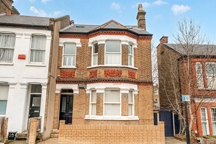 2 Bedroom Flat For Sale In St. Julians Farm Road, London, SE27