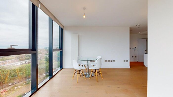 2 Bedroom Flat To Rent In Highgate Hill, London, N19