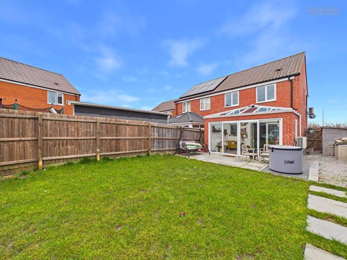 3 Bedroom Semi-Detached House For Sale In Brutus Close, Stanground South, Peterborough, PE2