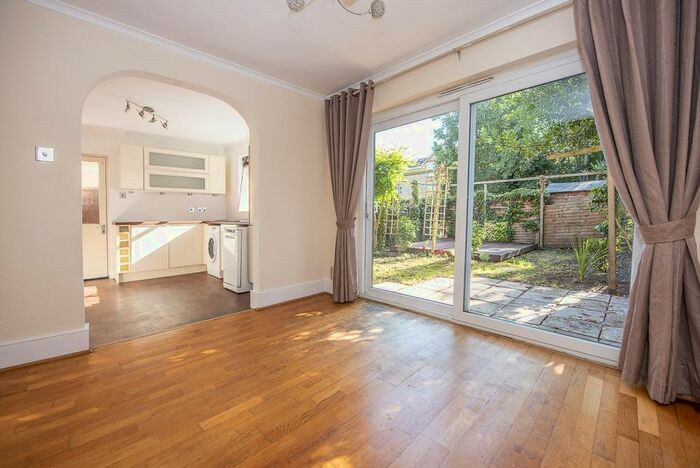 2 Bedroom Flat To Rent In Fassett Road, Kingston Upon Thames, KT1