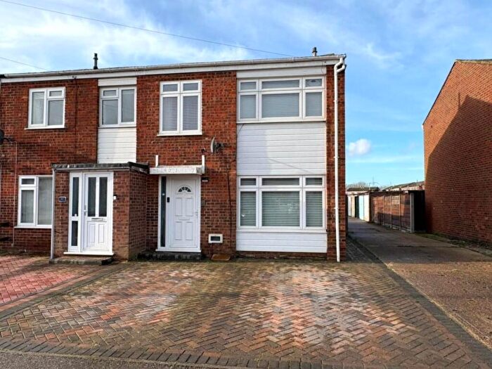 3 Bedroom End Of Terrace House For Sale In Levett Close, Isle Of Grain, Rochester, ME3