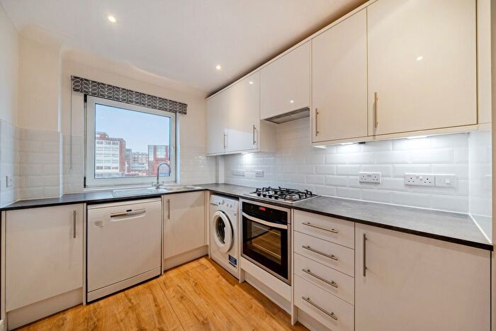 2 Bedroom Flat For Sale In Hartfield Crescent, Wimbledon, London, SW19