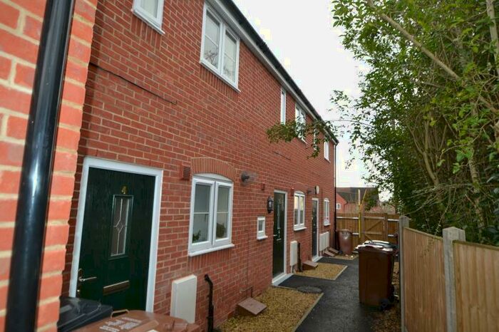 1 Bedroom Flat To Rent In Adelaide Mews, Adelaide Road, SP10