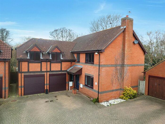 4 Bedroom Detached House For Sale In Walton Road, Middleton, Milton Keynes, MK10