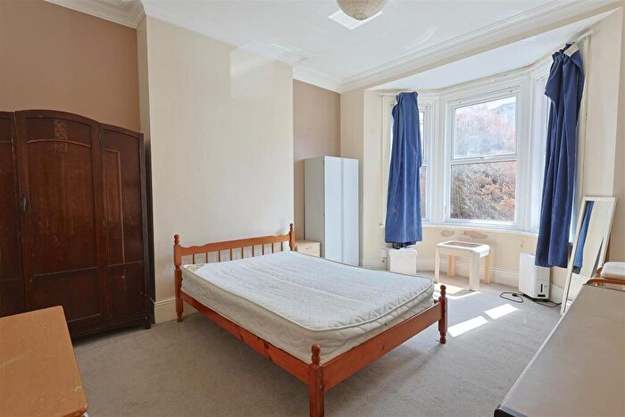 2 Bedroom Flat To Rent In Simonside Terrace, Heaton, Newcastle Upon Tyne, NE6