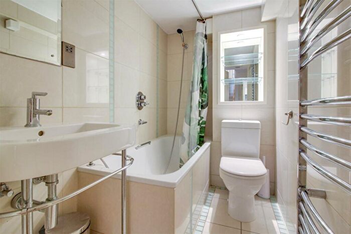 3 Bedroom Terraced House For Sale In North End Way, Hampstead, London, NW3