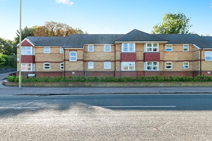 2 Bedroom Flat For Sale In Nags Head Close, Hertford, SG13