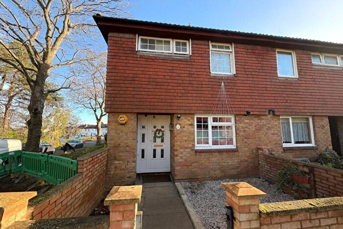 3 Bedroom End Of Terrace House For Sale In Martingale Court, Aldershot, Hampshire, GU11