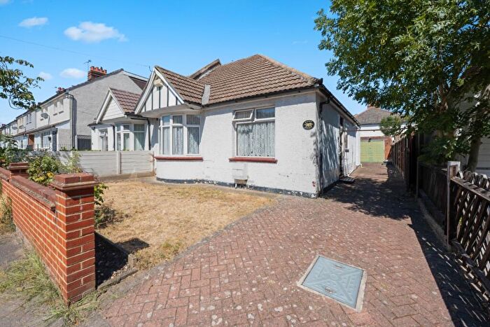 2 Bedroom Semi-Detached Bungalow For Sale In Carrington Road, Dartford, DA1