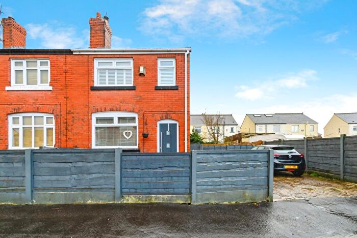 3 Bedroom End Of Terrace House For Sale In Gorton Grove, Worsley, Manchester, Greater Manchester, M28