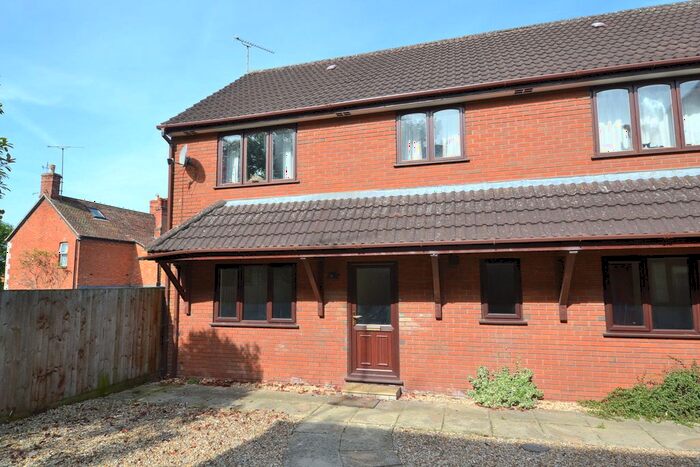 2 Bedroom Flat To Rent In Shadwell Court, Wincanton, BA9