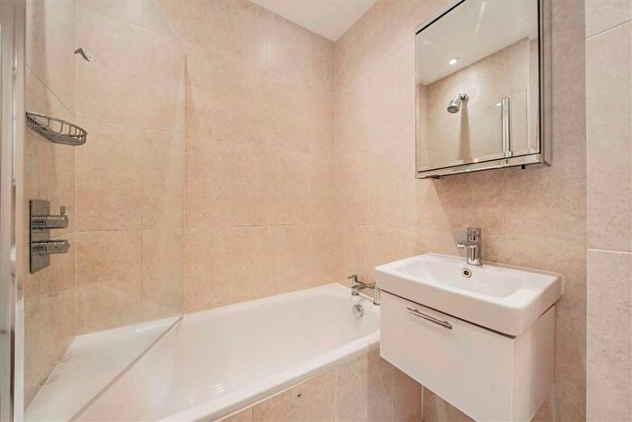 1 Bedroom Flat For Sale In Edith Road, West Kensington, W14