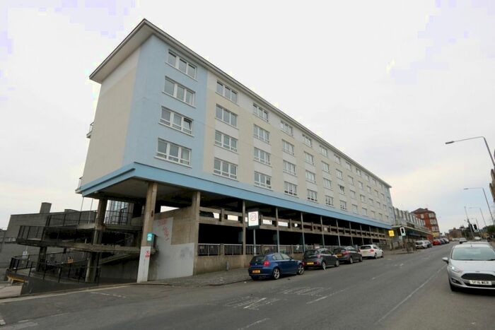 3 Bedroom Flat To Rent In Pollokshaws Road, Glasgow, G41