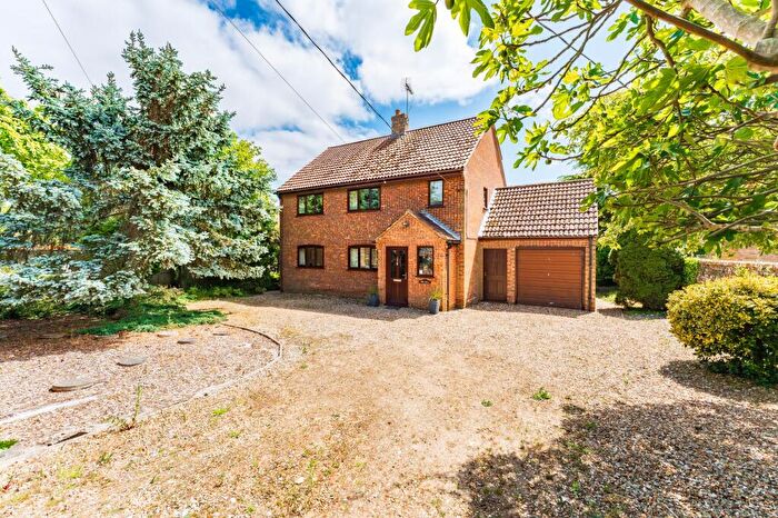 4 Bedroom Detached House For Sale In Main Road, Billingford, NR20