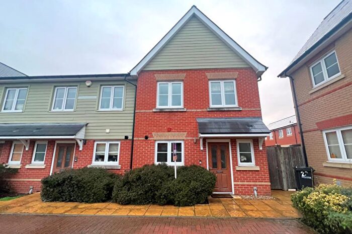 3 Bedroom End Of Terrace House To Rent In Chertsey, Surrey, KT16