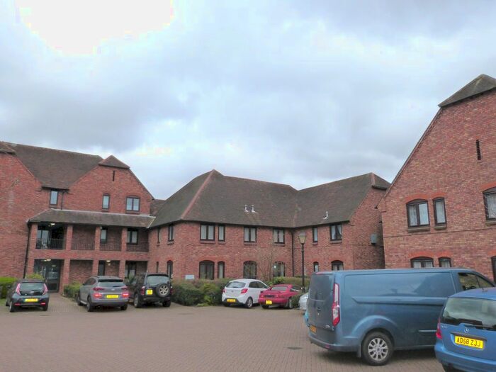 2 Bedroom Flat To Rent In Hanover Court, Quaker Lane, Waltham Abbey, EN9