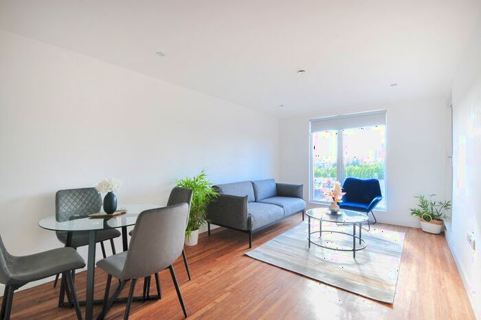 2 Bedroom Flat For Sale In Elmira Way, Salford, M5