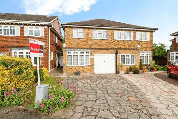 3 Bedroom Semi-Detached House For Sale In Ingleglen, Hornchurch, RM11