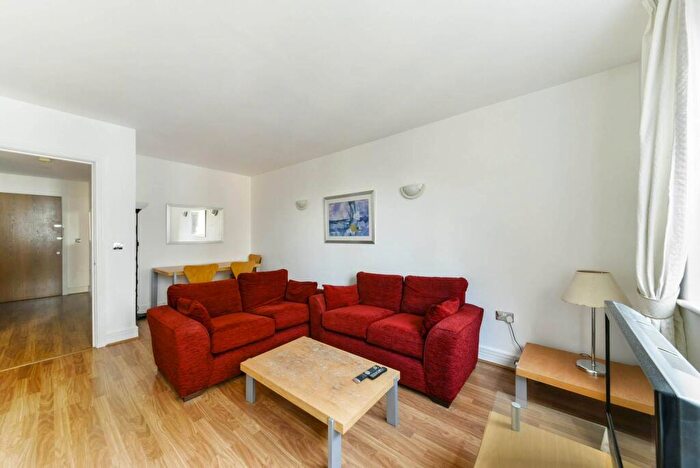 1 Bedroom Flat To Rent In Mansell Street, Tower Hill, London, E1