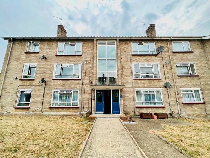 2 Bedroom Flat To Rent In Lincoln Drive, Watford, WD19