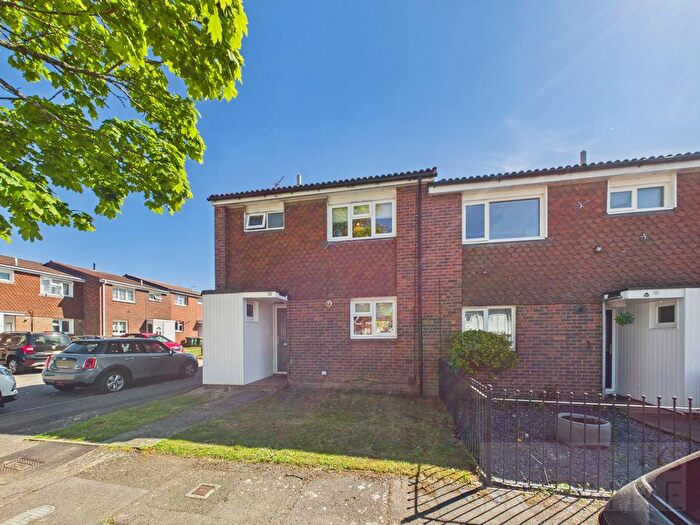 3 Bedroom End Of Terrace House For Sale In Cowfold Close, Crawley, RH11