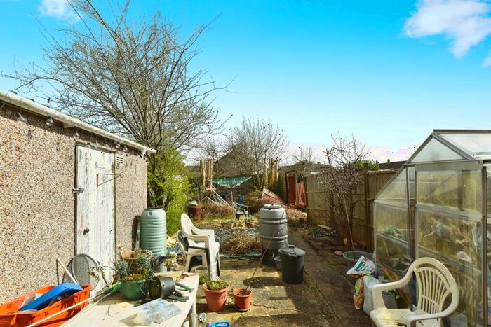 3 Bedroom Terraced House For Sale In Carstairs Avenue, Swindon, SN3