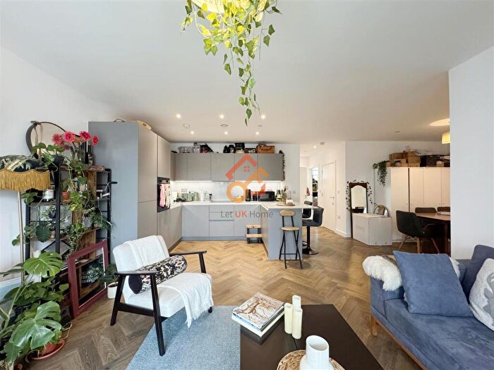 3 Bedroom Flat To Rent In Hodge House, Granville Road, London, NW6