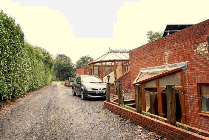 5 Bedroom Bungalow For Sale In Abbey Road, Alton, GU34