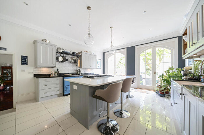 4 Bedroom House For Sale In Chertsey, Surrey, KT16