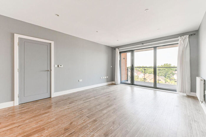 2 Bedroom Flat To Rent In Sovereign Apartments, Sutton, SM1