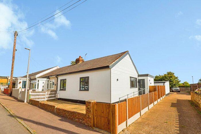 2 Bedroom Bungalow For Sale In Gordon Road, Hoo, Rochester, Kent, ME3