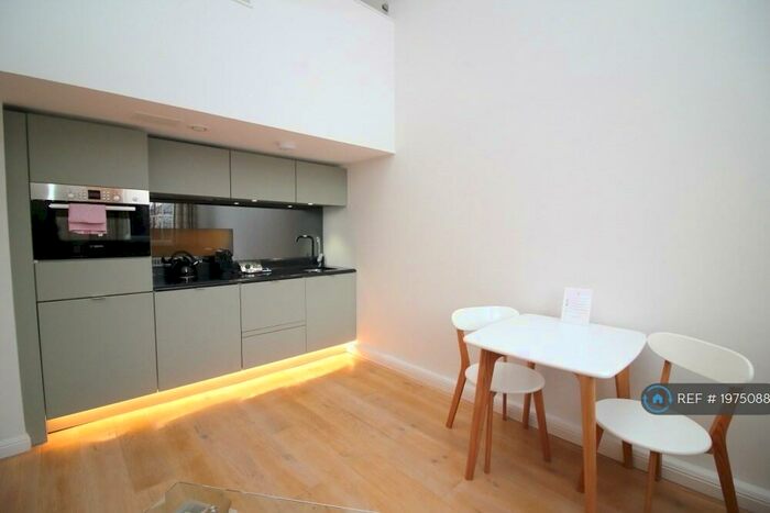 Studio To Rent In Mcdonald Road, Edinburgh, EH7