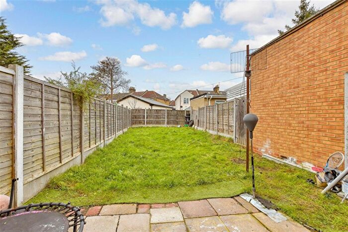 3 Bedroom Terraced House For Sale In Windsor Road, Ilford, Essex, IG1