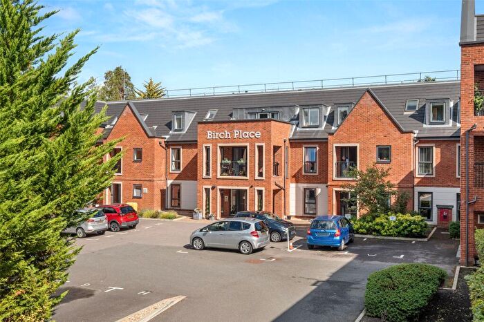 1 Bedroom Apartment For Sale In Birch Place, Dukes Ride, Crowthorne, Berkshire, RG45