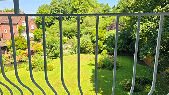 2 Bedroom Flat For Sale In Bridge Street, Wickham, Fareham, Hampshire, PO17