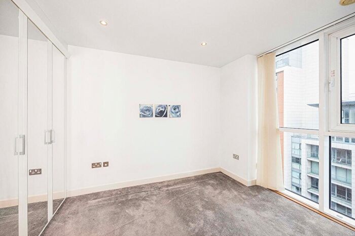 2 Bedroom Duplex To Rent In Western Gateway, Adriatic Apartments, E16