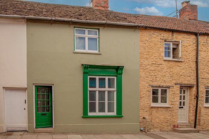3 Bedroom Terraced House For Sale In Gloucester Road, Malmesbury, SN16