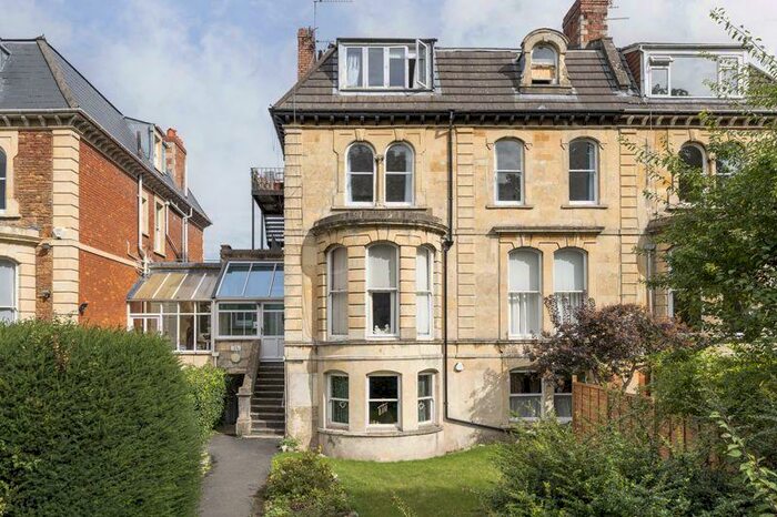3 Bedroom Flat To Rent In Westbury Park, Bristol, BS6
