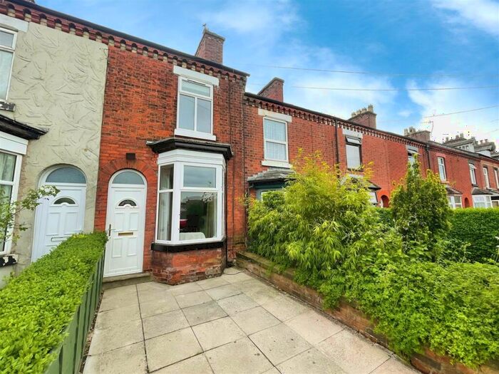 2 Bedroom House To Rent In Cromwell Terrace, Leek, Staffordshire, ST13