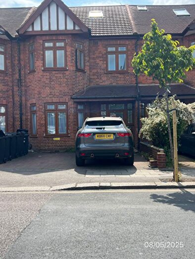 Studio To Rent In Green Lane, Ilford, Essex, IG3