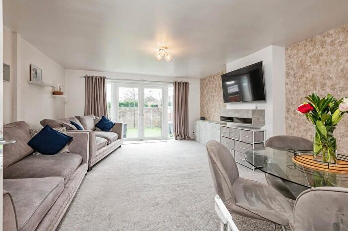 2 Bedroom Maisonette To Rent In London, SE16