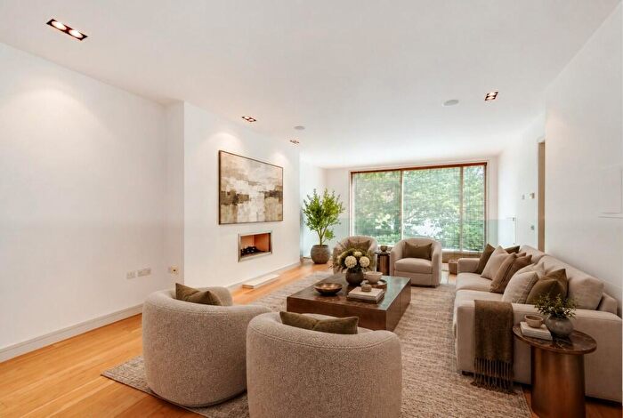 4 Bedroom Terraced House To Rent In Oak Hill Park, Hampstead, NW3