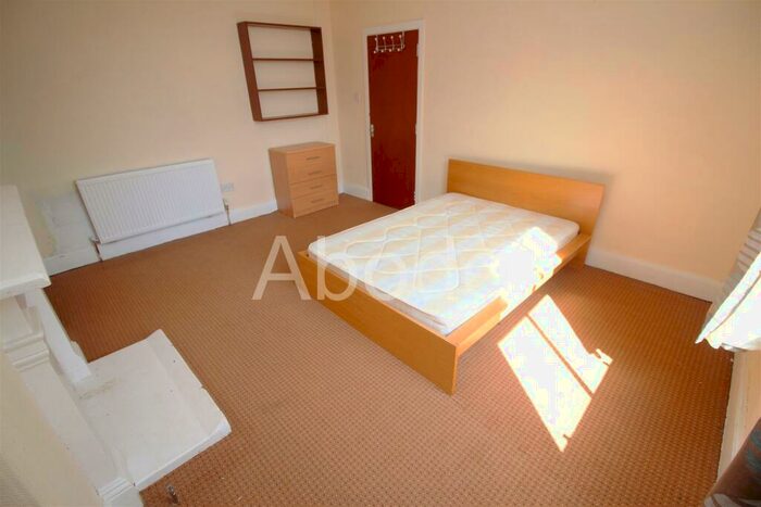 9 Bedroom House To Rent In Kensington Terrace, Hyde Park, Leeds, LS6